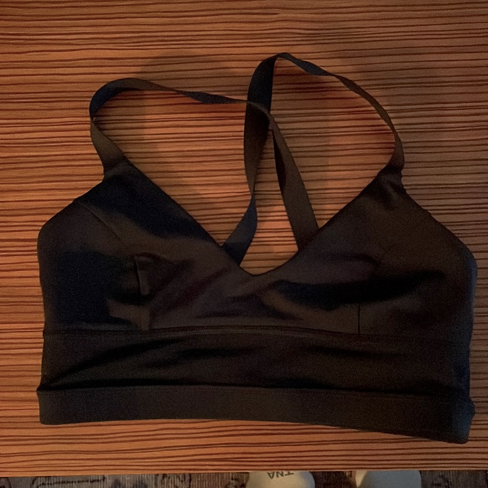 Lululemon sports bra. Black. Size 6. Fits like a Small.